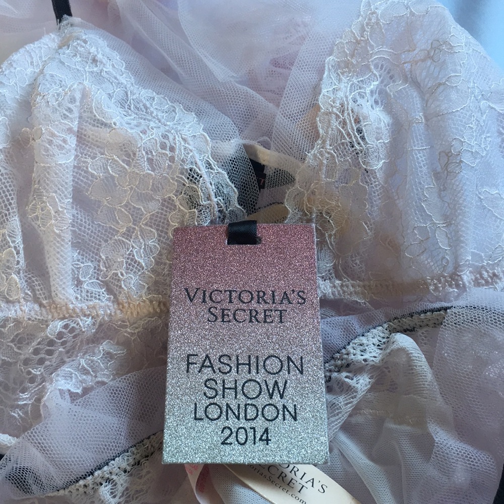 Brand New Victoria’s Secret  Runway Edition.